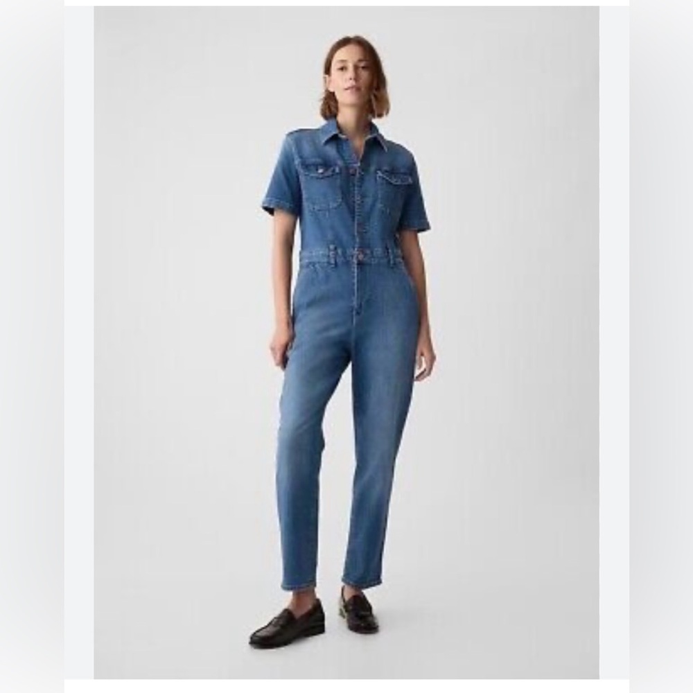 Gap button front coveralls, size 4, adjustable waist, zip fly.